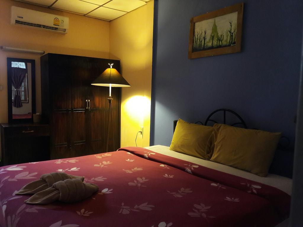 Goodmorning By Tamarind Hostel Пра Након Си Аютая Екстериор снимка