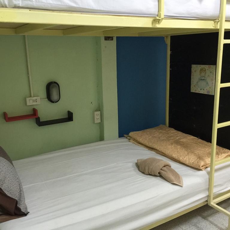 Goodmorning By Tamarind Hostel Пра Након Си Аютая Екстериор снимка
