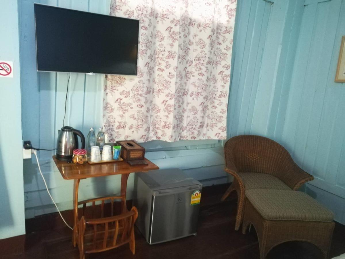 Goodmorning By Tamarind Hostel Пра Након Си Аютая Екстериор снимка